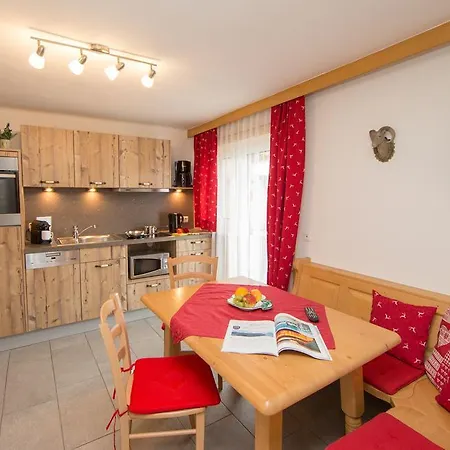 Apartmenthaus Gotthardt アパートホテル カプルーン