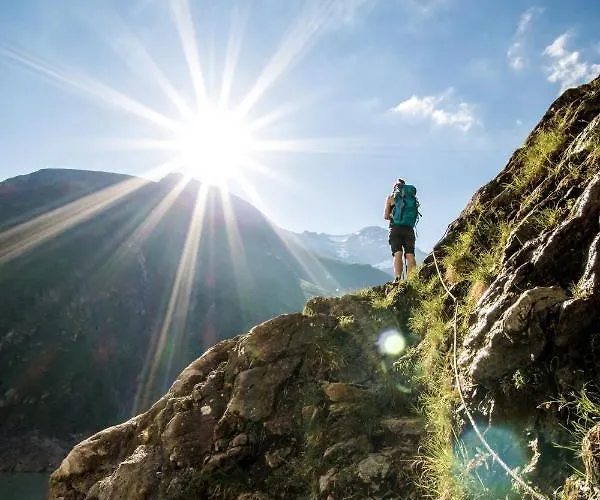 歌特哈德公寓式酒店 3* 卡普伦